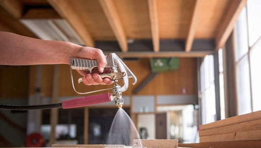 Professioneel meubelstofferen met spuit- en contactlijm